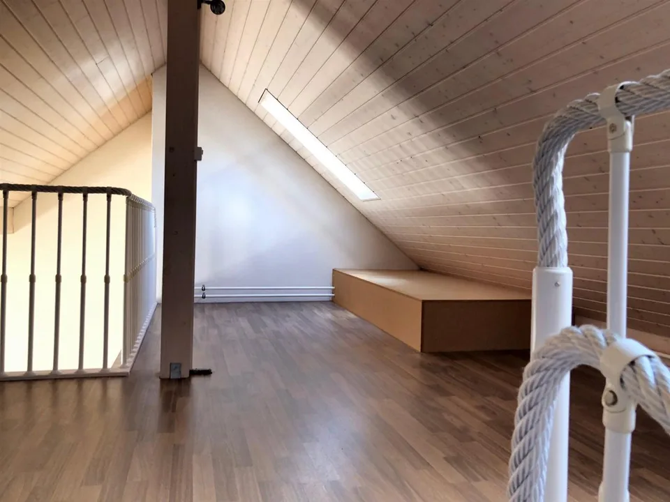 Appartement mansardé avec galerie