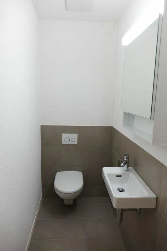 helle, moderne Wohnung mit Sitzplatz und Loggia