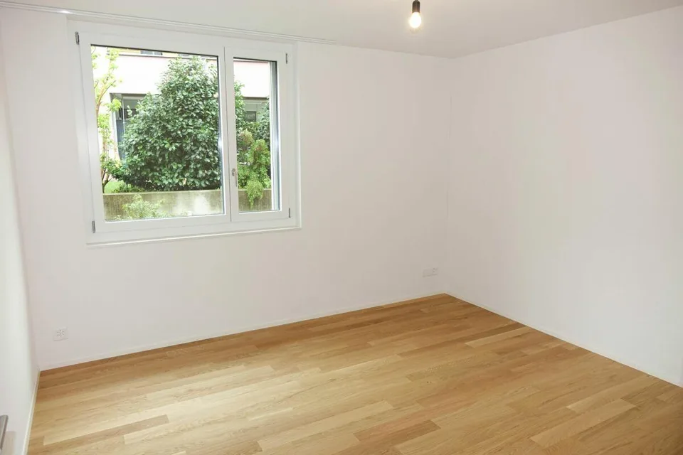 helle, moderne Wohnung mit Sitzplatz und Loggia