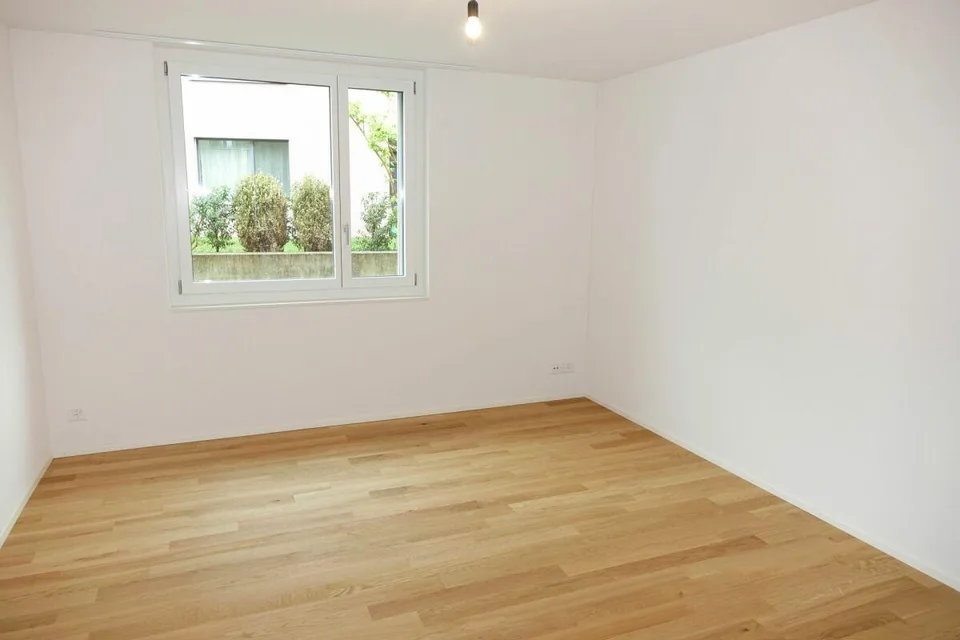 helle, moderne Wohnung mit Sitzplatz und Loggia