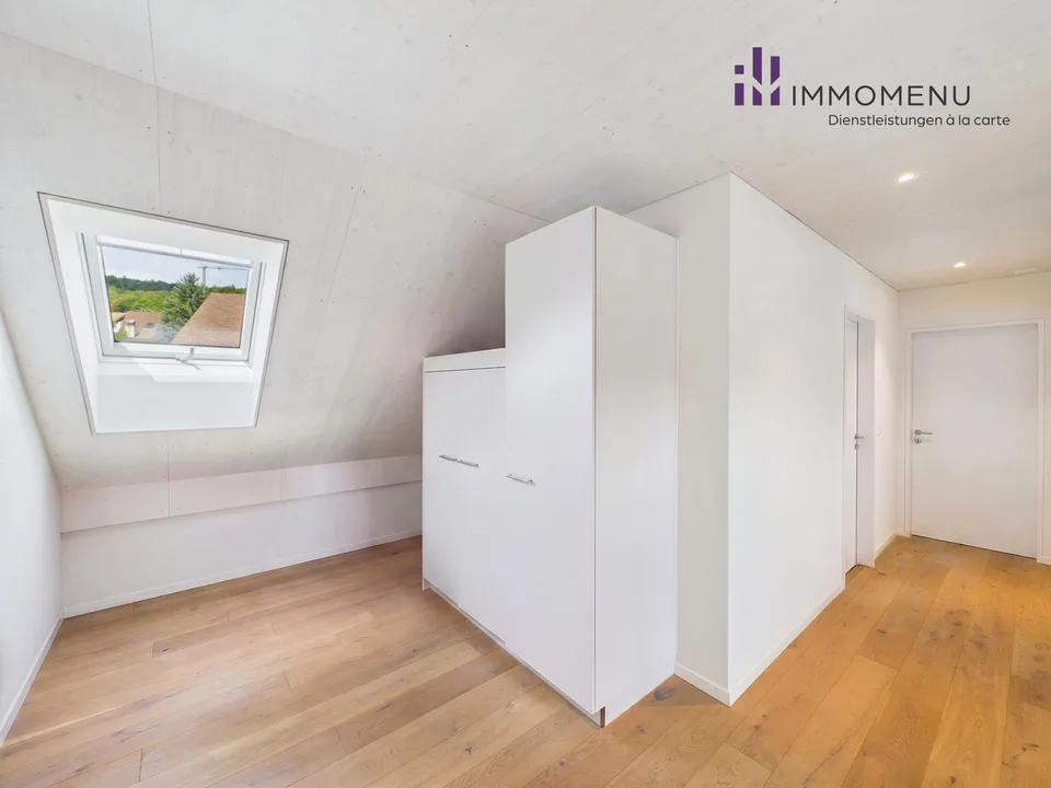 Moderne 2.5-Zimmer-Attikawohnung mit Weitsicht in Oberweningen