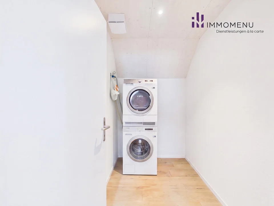 Moderne 2.5-Zimmer-Attikawohnung mit Weitsicht in Oberweningen