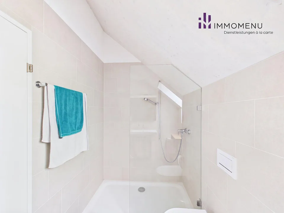 Moderne 2.5-Zimmer-Attikawohnung mit Weitsicht in Oberweningen