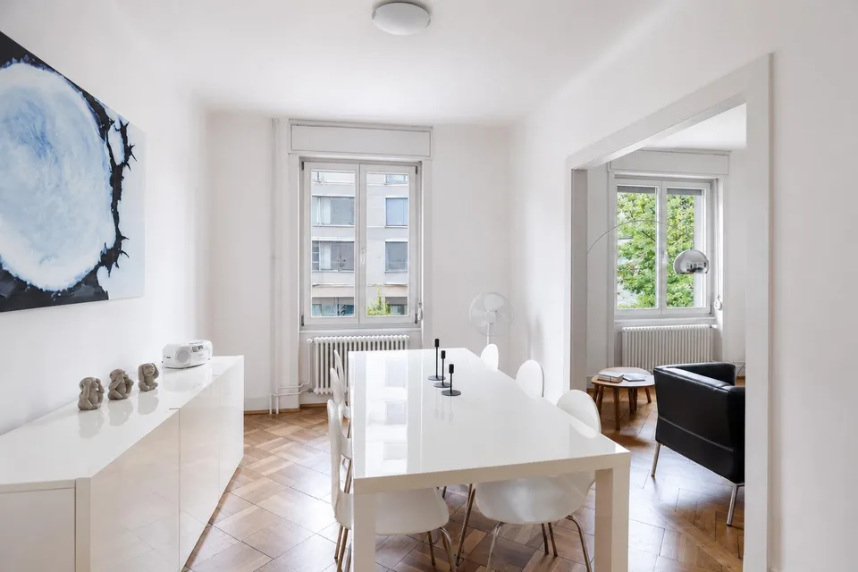 Charmante möblierte 4-Zimmer-Altbauwohnung mit Balkon
