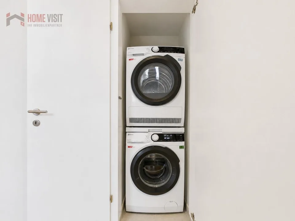 Vivre au-delà d'Allschwil - appartement de mansarde rénové de 4,5 pièces avec cheminée
