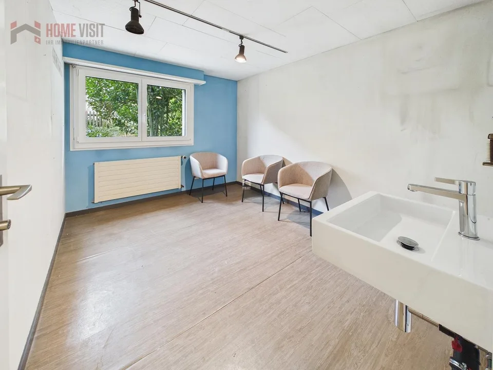 Vivre au-delà d'Allschwil - appartement de mansarde rénové de 4,5 pièces avec cheminée