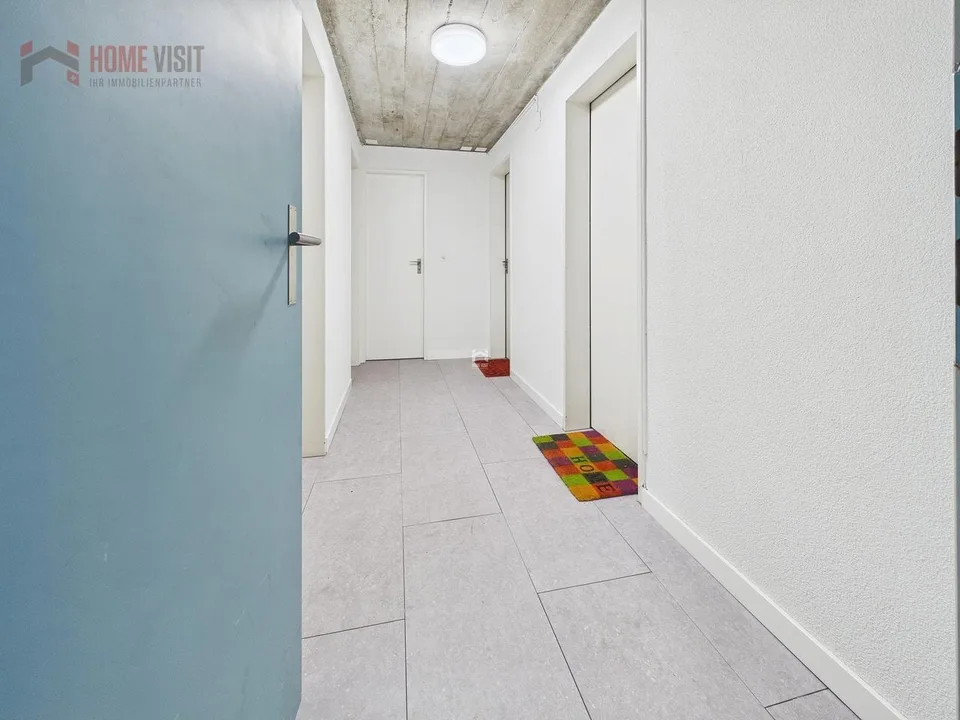 Vivre au-delà d'Allschwil - appartement de mansarde rénové de 4,5 pièces avec cheminée