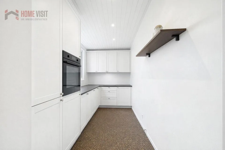 Vivre au-delà d'Allschwil - appartement de mansarde rénové de 4,5 pièces avec cheminée