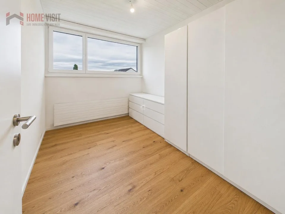 Vivre au-delà d'Allschwil - appartement de mansarde rénové de 4,5 pièces avec cheminée