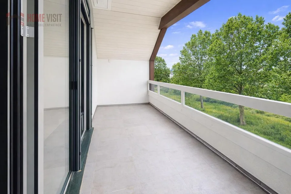 Vivre au-delà d'Allschwil - appartement de mansarde rénové de 4,5 pièces avec cheminée