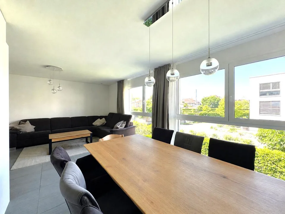 Grosszügige, moderne 4.5-Zimmer-Wohnung an attraktiver Lage