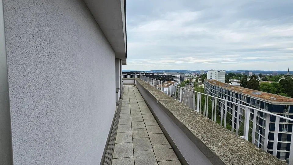 Gekühlte 3.5-Zimmer-Attikawohnung mit Blick über Zürich am Bucheggp...