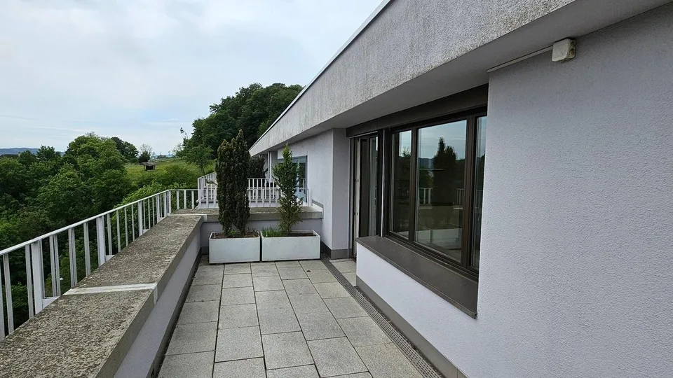 Gekühlte 3.5-Zimmer-Attikawohnung mit Blick über Zürich am Bucheggp...