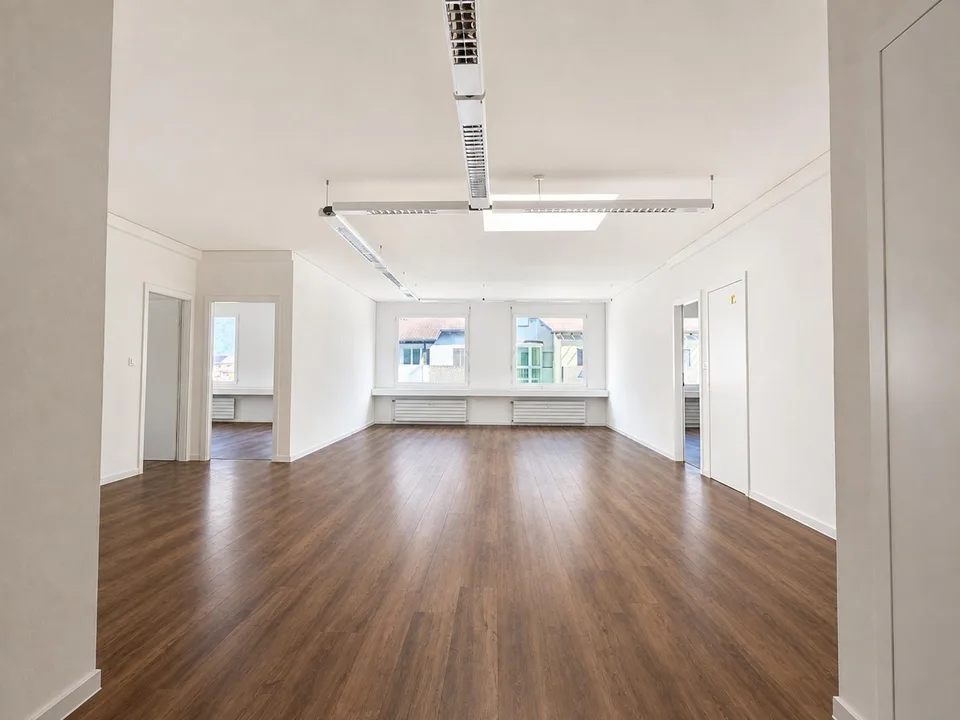 🏢 Repräsentative Büro- und Praxisfläche in Landquart zu vermieten