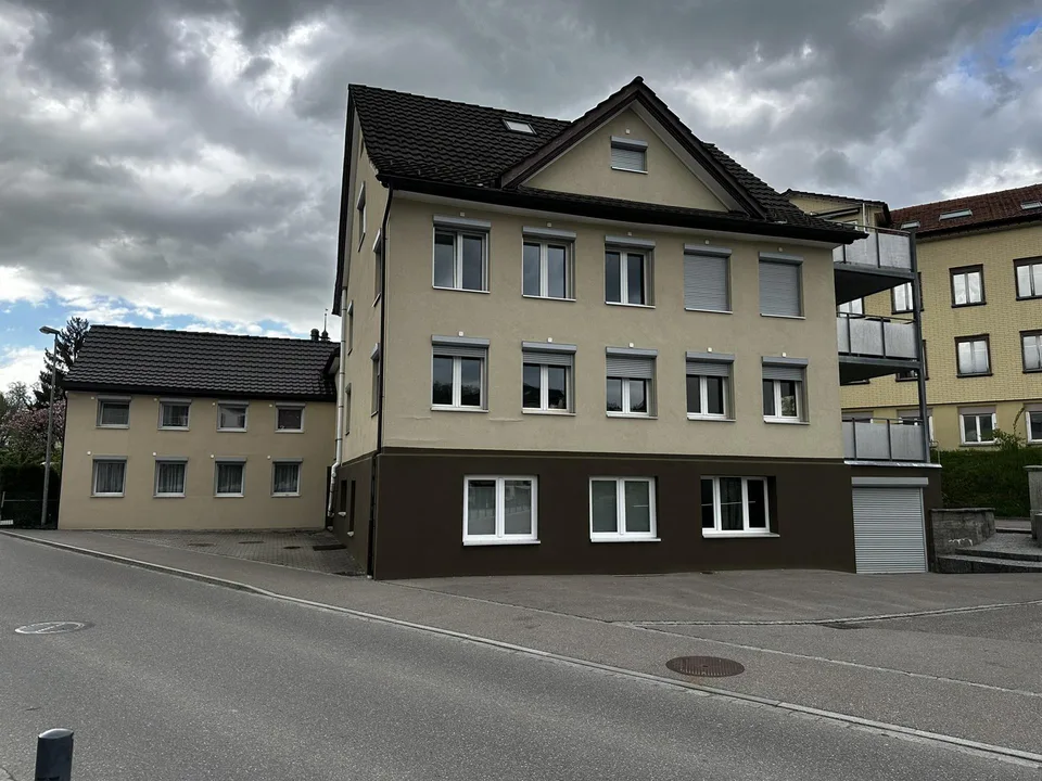 Wunderschöne 3.5 Zim. Whg mit Balkon 1. OG