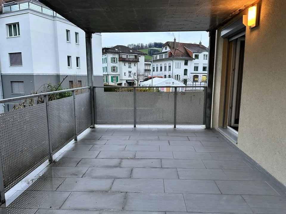 Wunderschöne 3.5 Zim. Whg mit Balkon 1. OG
