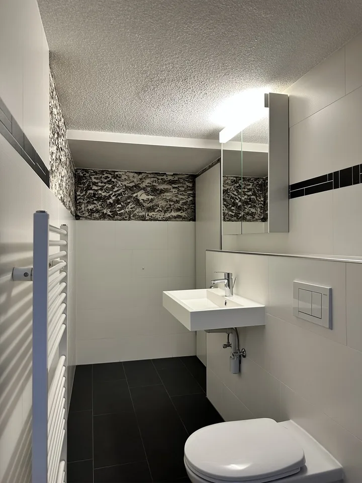 Wunderschöne 3.5 Zim. Whg mit Balkon 1. OG