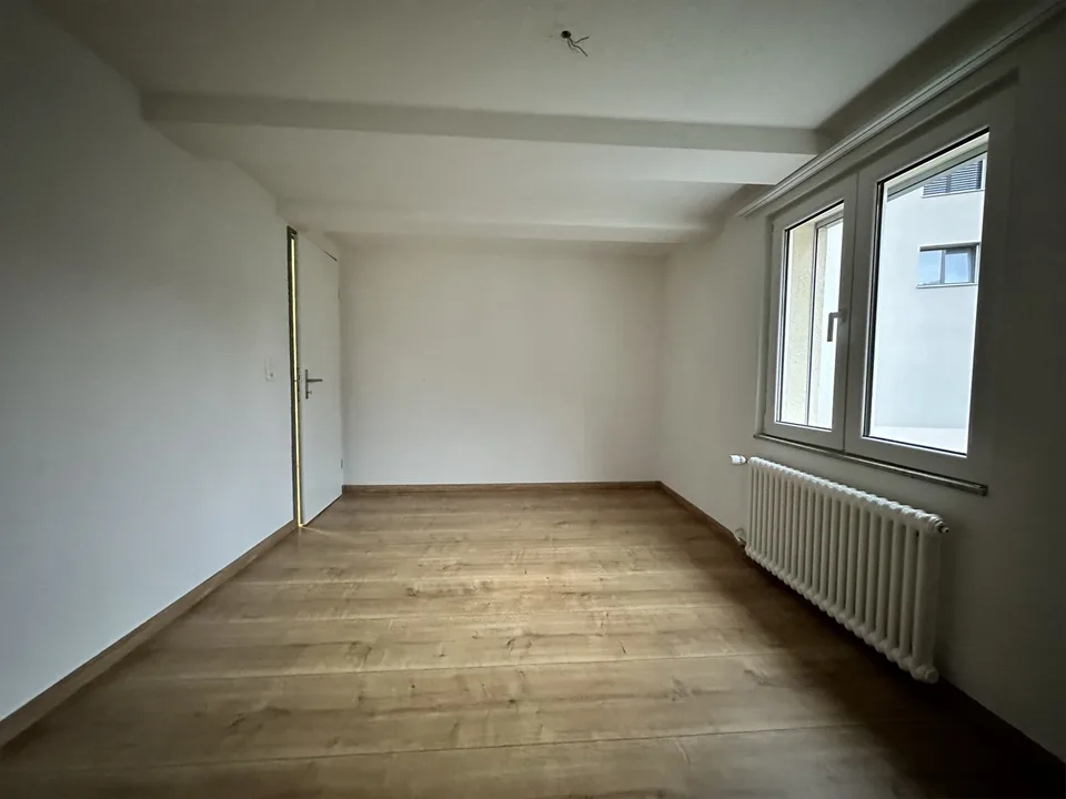 Wunderschöne 3.5 Zim. Whg mit Balkon 1. OG