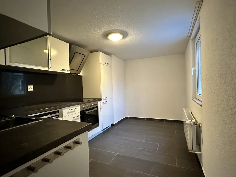 Wunderschöne 3.5 Zim. Whg mit Balkon 1. OG