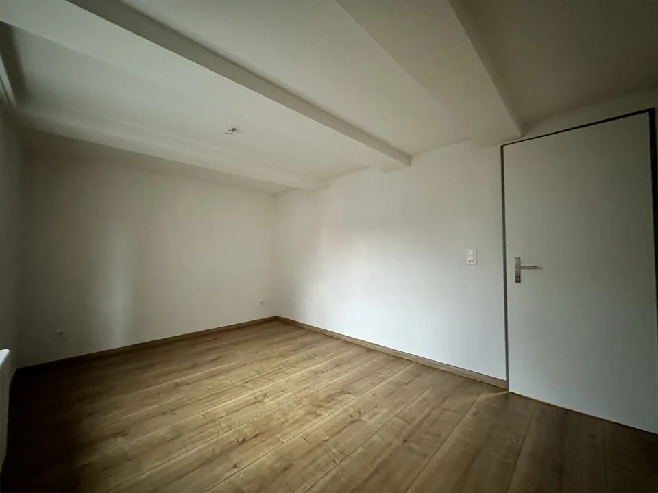 Wunderschöne 3.5 Zim. Whg mit Balkon 1. OG