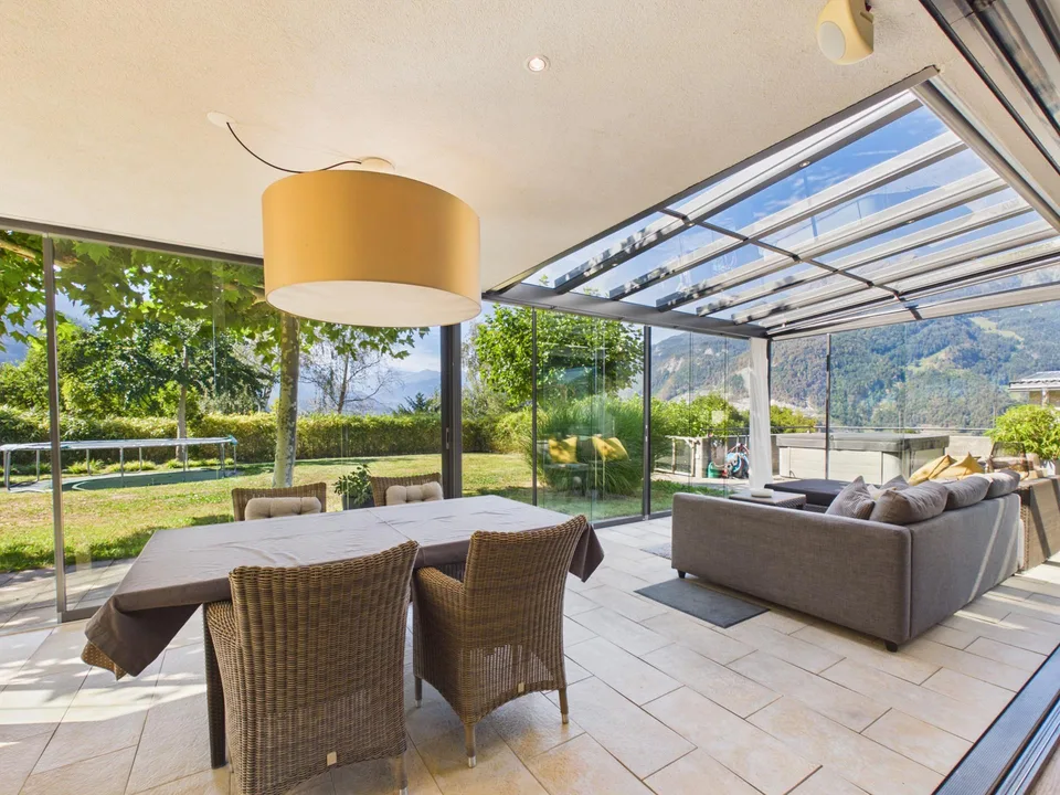 Plus de 1'000 m² d'espace ouvert – maison unifamiliale, jardin et beaucoup d'intimité au bord du village