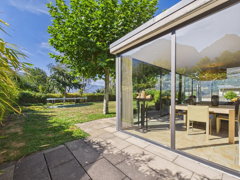 Plus de 1'000 m² d'espace ouvert – maison unifamiliale, jardin et beaucoup d'intimité au bord du village