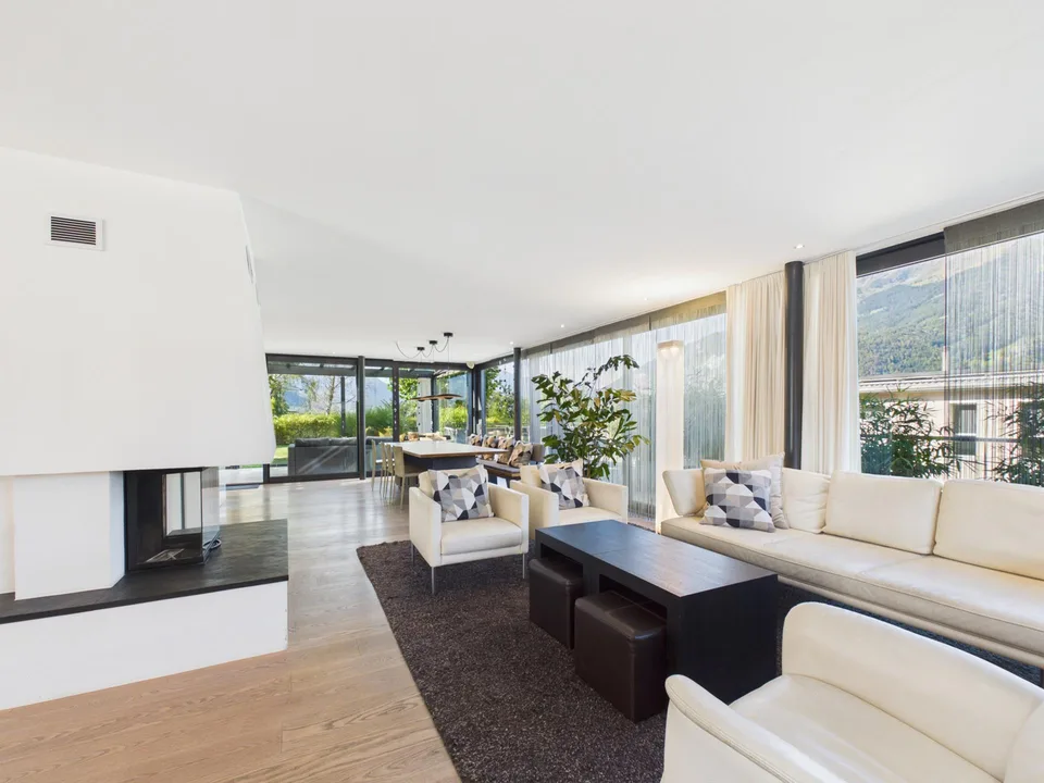 Plus de 1'000 m² d'espace ouvert – maison unifamiliale, jardin et beaucoup d'intimité au bord du village