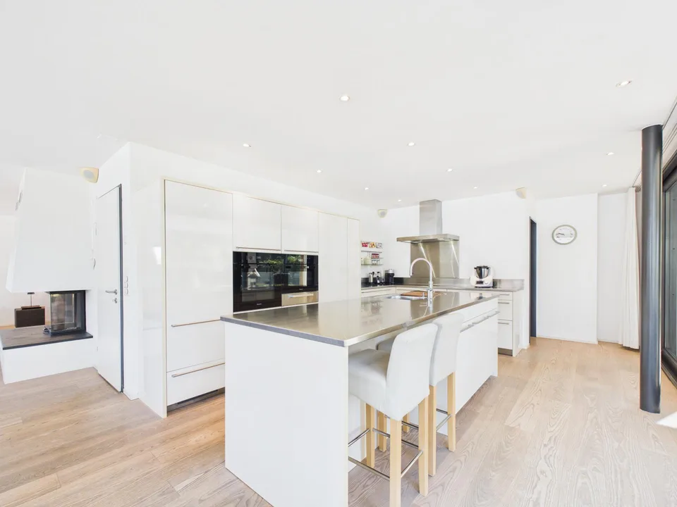 Plus de 1'000 m² d'espace ouvert – maison unifamiliale, jardin et beaucoup d'intimité au bord du village