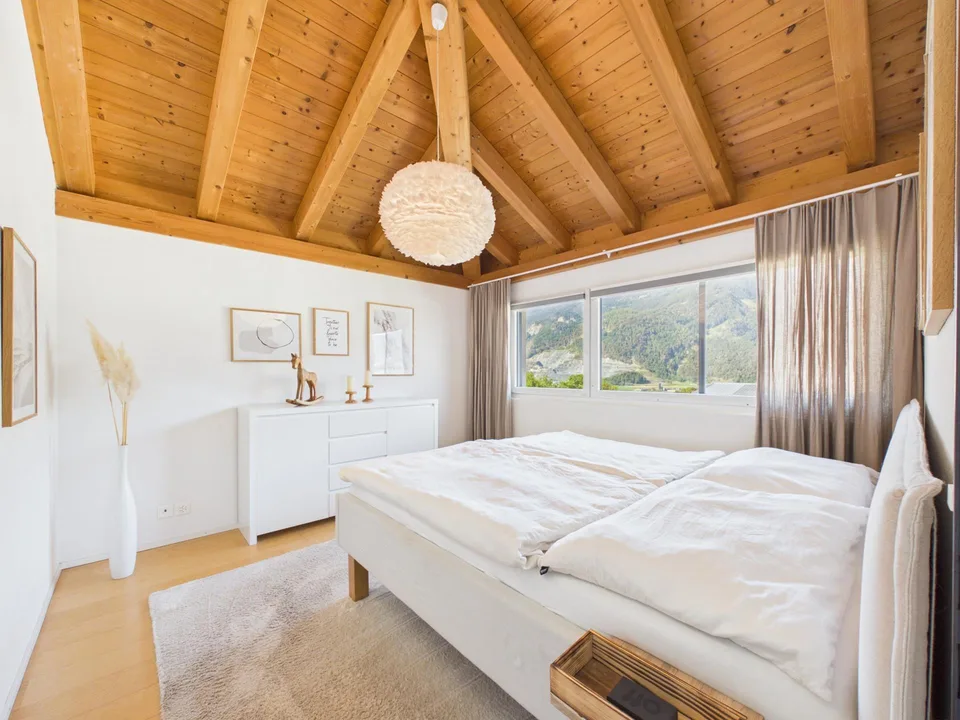 Plus de 1'000 m² d'espace ouvert – maison unifamiliale, jardin et beaucoup d'intimité au bord du village