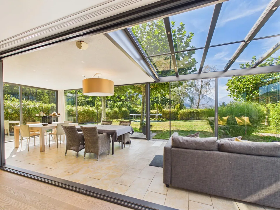 Plus de 1'000 m² d'espace ouvert – maison unifamiliale, jardin et beaucoup d'intimité au bord du village