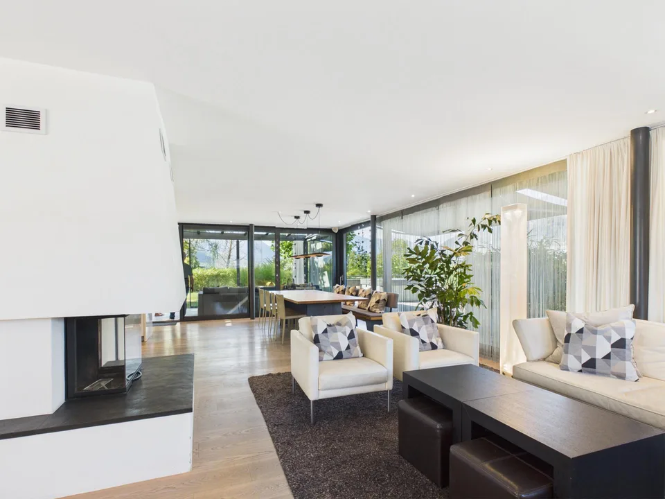 Plus de 1'000 m² d'espace ouvert – maison unifamiliale, jardin et beaucoup d'intimité au bord du village