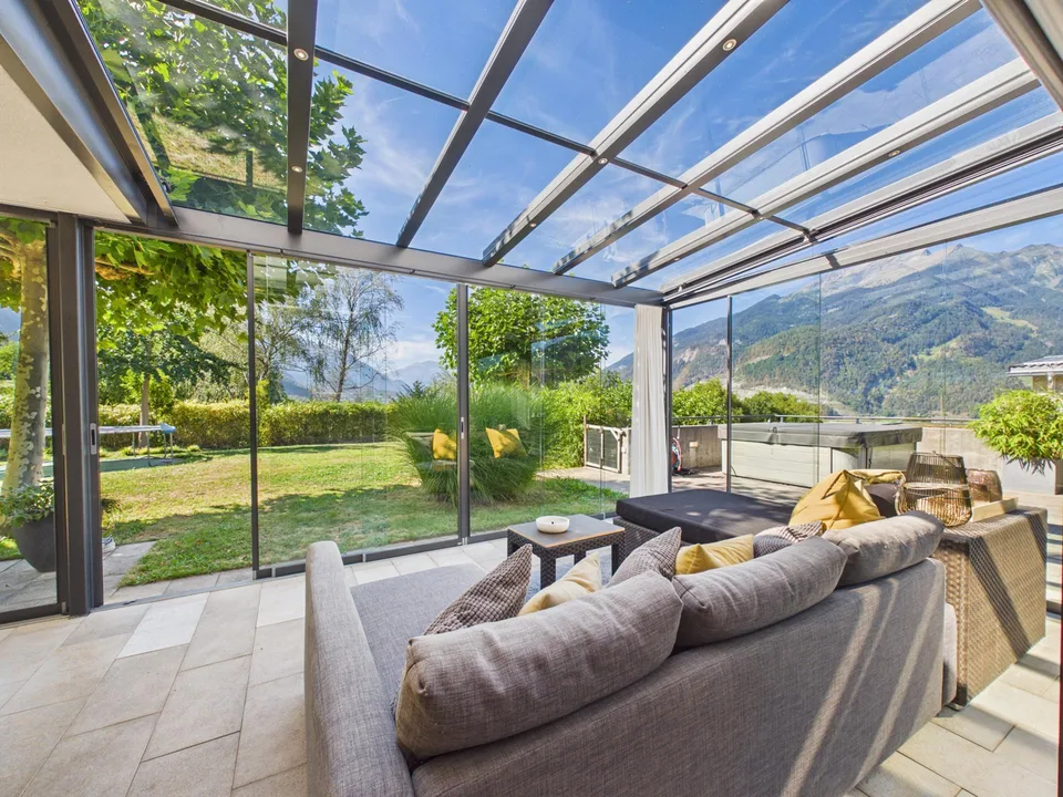 Plus de 1'000 m² d'espace ouvert – maison unifamiliale, jardin et beaucoup d'intimité au bord du village