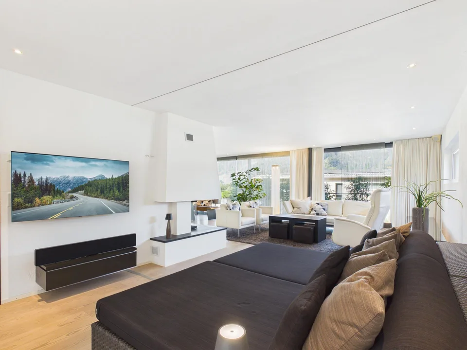 Plus de 1'000 m² d'espace ouvert – maison unifamiliale, jardin et beaucoup d'intimité au bord du village