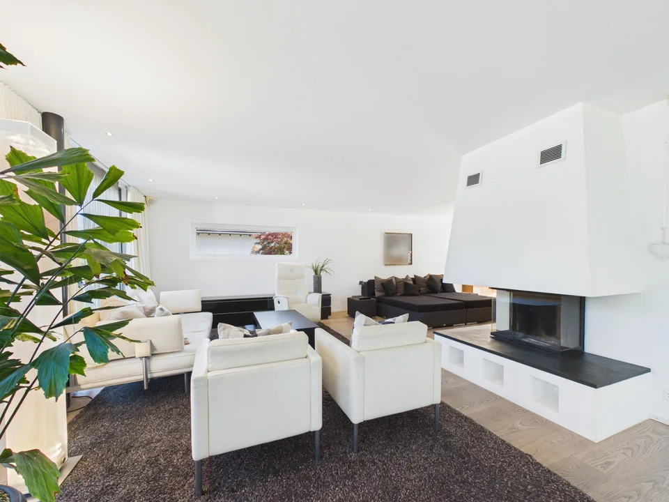 Plus de 1'000 m² d'espace ouvert – maison unifamiliale, jardin et beaucoup d'intimité au bord du village