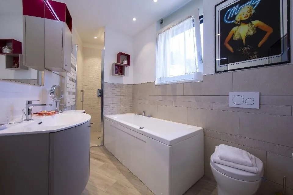 Spacious and bright 3.5-room apartment with 2 parking spaces in Lugano Loreto