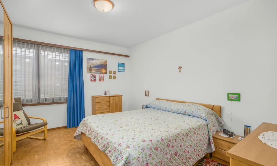 BRIGHT 3.5-ROOM APARTMENT WITH 2 BALCONIES AND GARAGE IN AGNO
