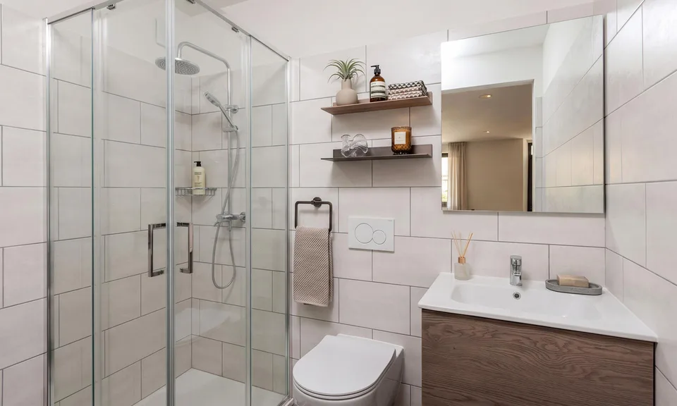 ZWEITWOHNSITZ - NEUES UND MODERNES EINZIMMERAPARTMENT IN BISSONE