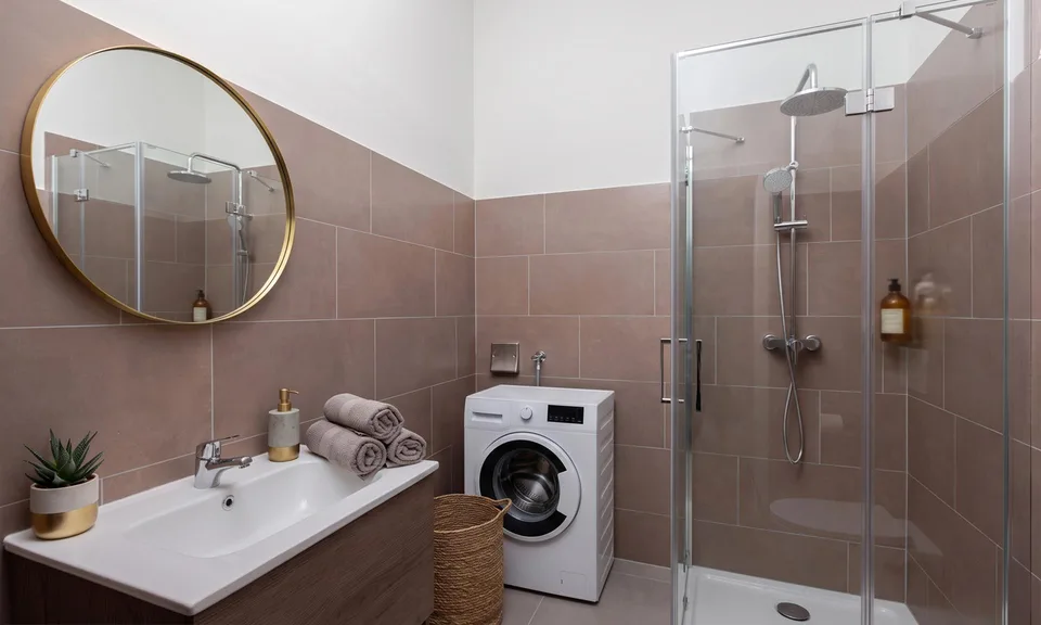 NEUES UND PRÄCHTIGES DREI-ZIMMER-APARTMENT MIT DACHBODEN IN BISSONE