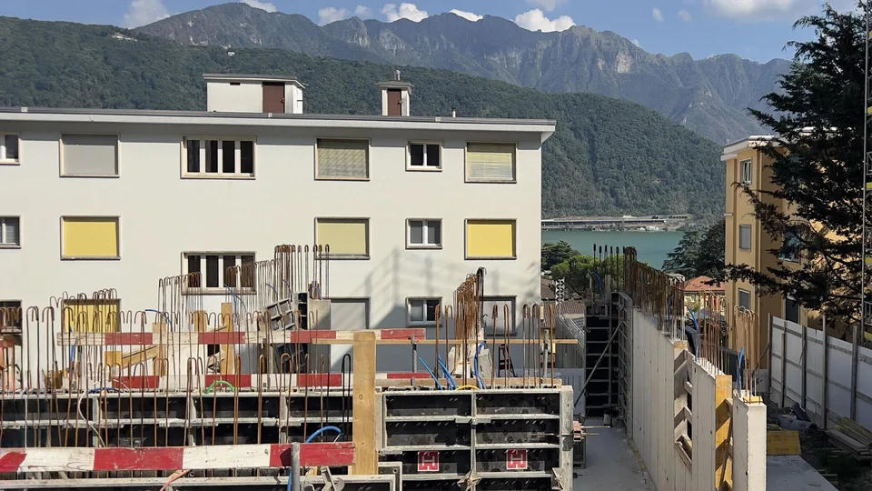 SUPER DUPLEX ATTIQUE 6.5 AVEC VUE SUR LE LAC À MELIDE EN CONSTRUCTION