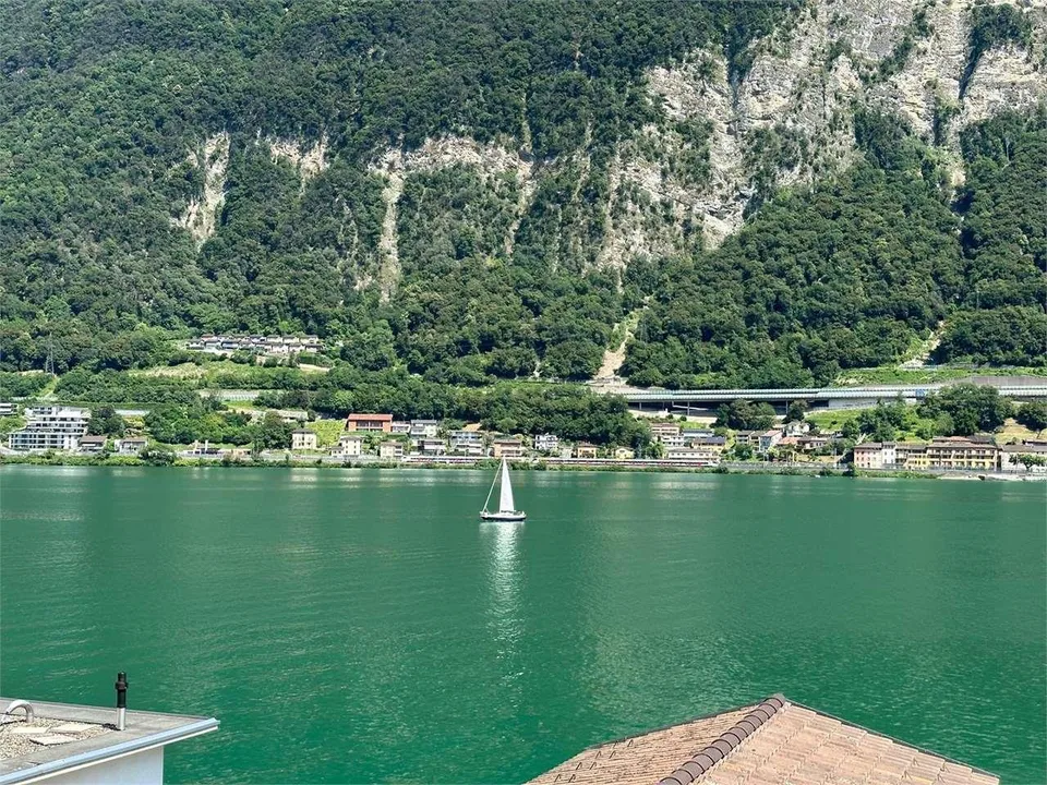 RIVA SAN VITALE - DUE APPARTAMENTI DIRETTAMENTE A LAGO CON MERAVIGLIOS