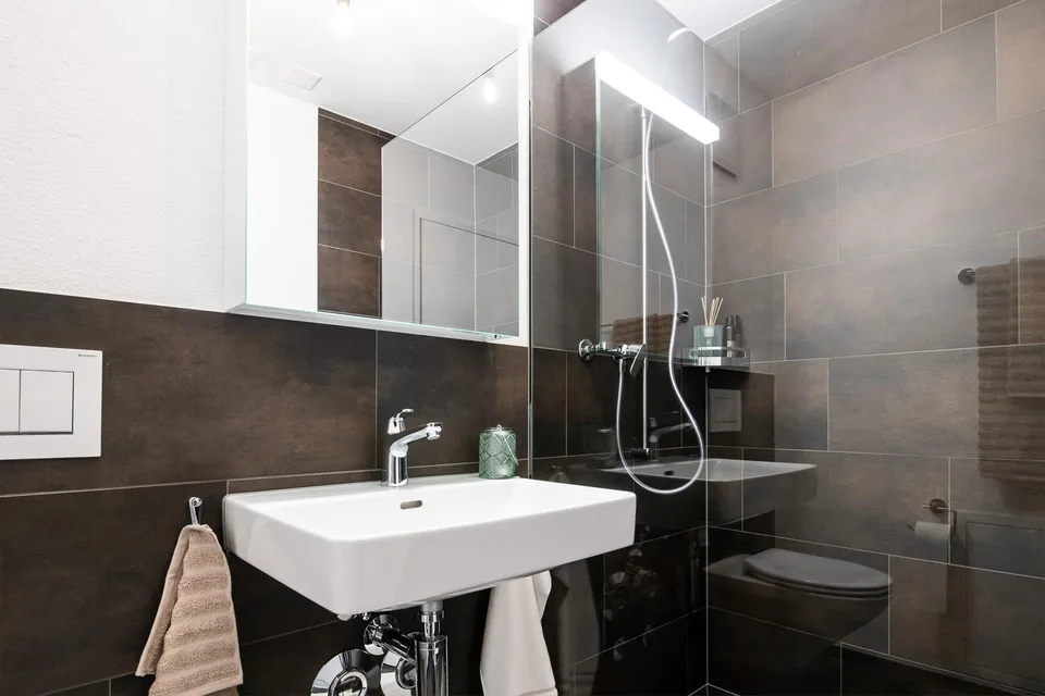 Nuova casa a Neuhausen - appartamento moderno 3.5 locali con vista mozzafiato