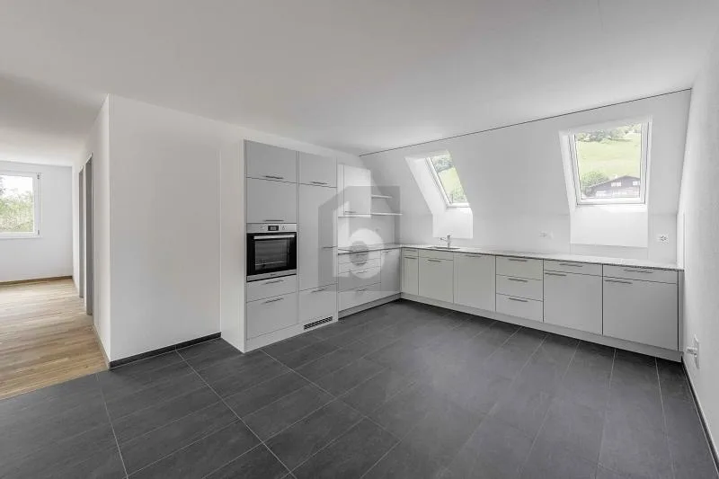 MODERNER, NACHHALTIGER NEUBAU IM GRÜNEN
