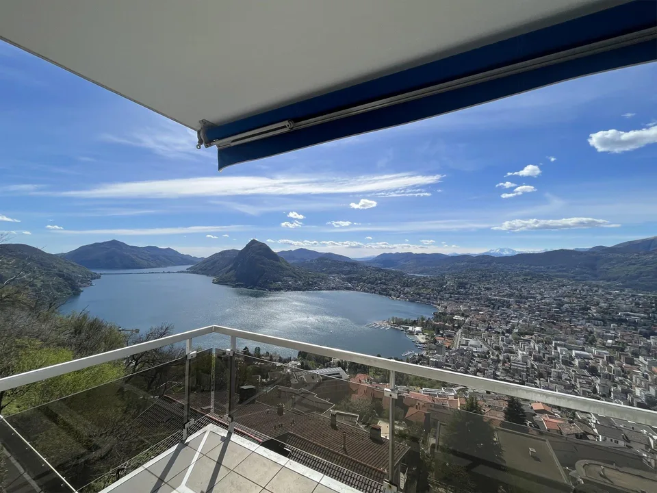 Zweieinhalb-Zimmer-Wohnung mit Möbeln und Seeblick mit Pool in Aldesago