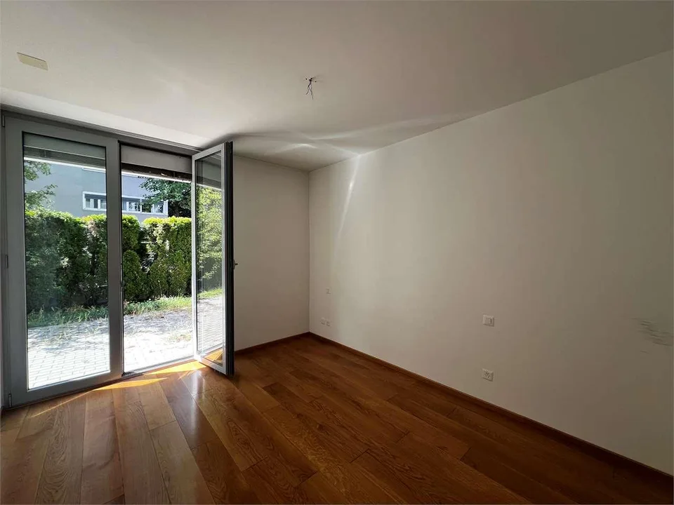 Rif. 2703 Lugano zur Miete grosszügiges 2.5-Zimmer-Wohnung mit privatem Garten
