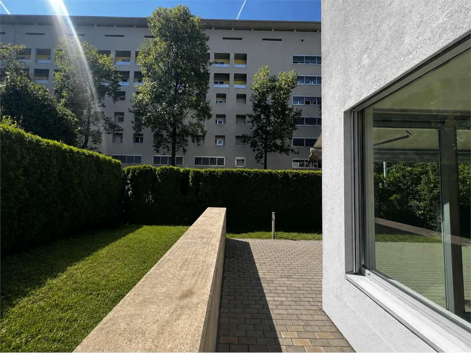 Rif. 2703 Lugano zur Miete grosszügiges 2.5-Zimmer-Wohnung mit privatem Garten