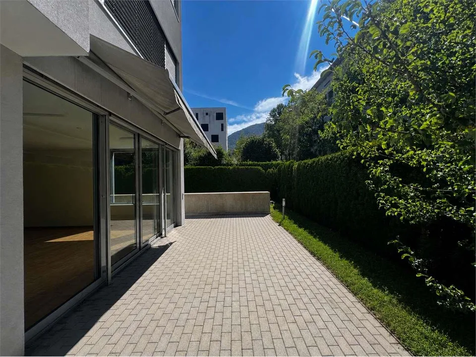 Rif. 2703 Lugano zur Miete grosszügiges 2.5-Zimmer-Wohnung mit privatem Garten