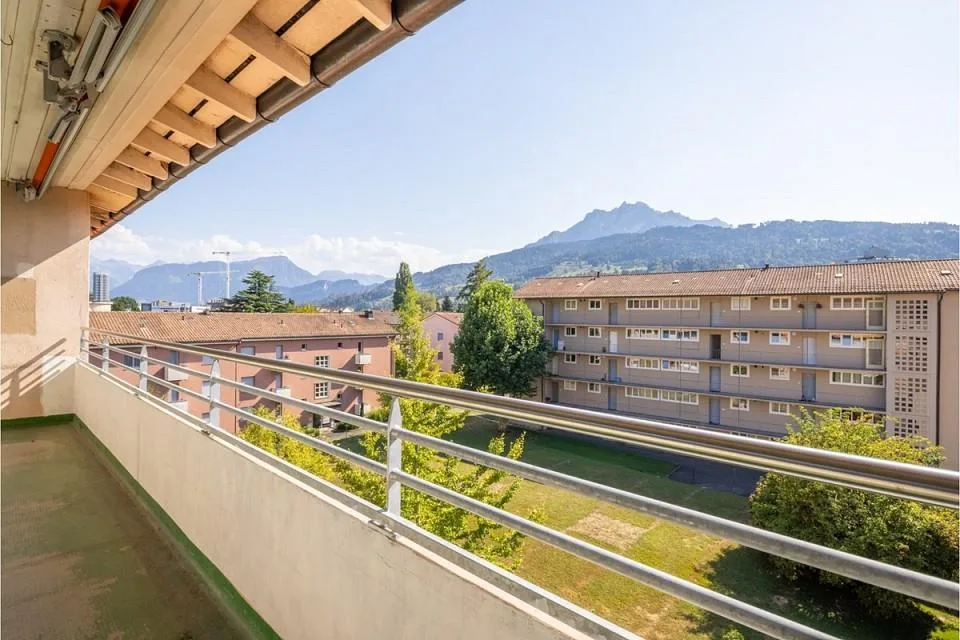 3.5-Zimmer-Dachwohnung mit viel Gestaltungspotenzial