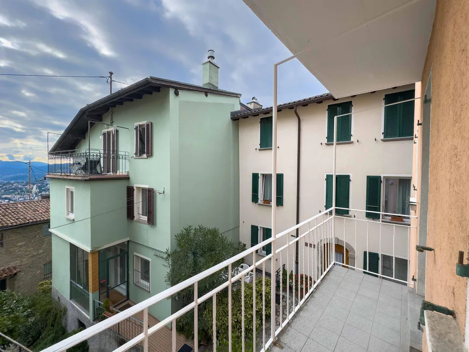 2.5 locali arredato ad Aldesago ideale anche per non residenti