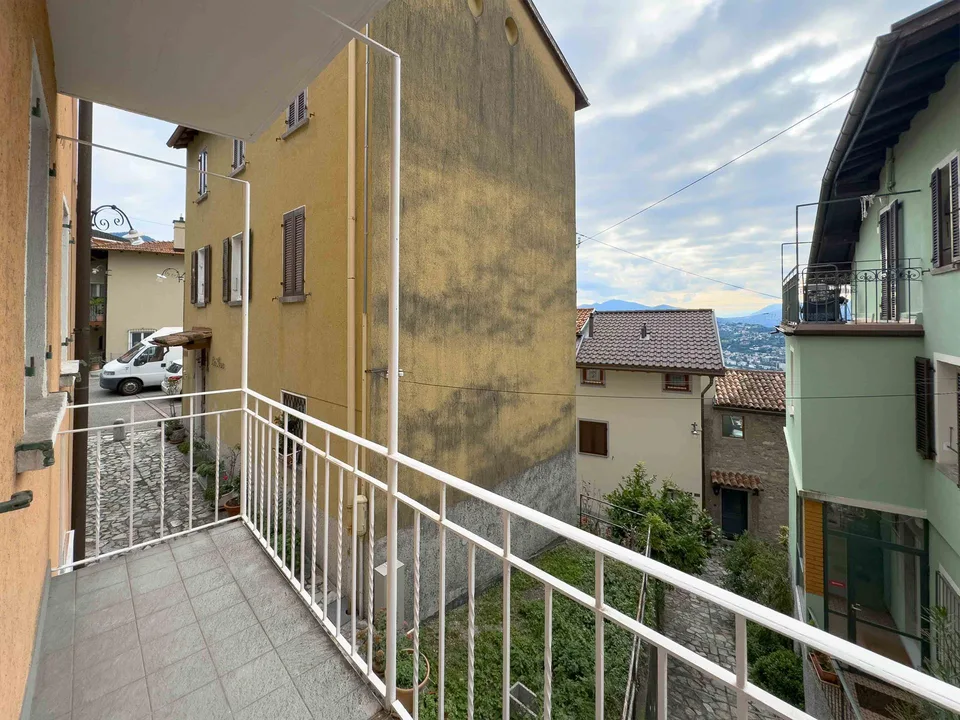 2.5 locali arredato ad Aldesago ideale anche per non residenti