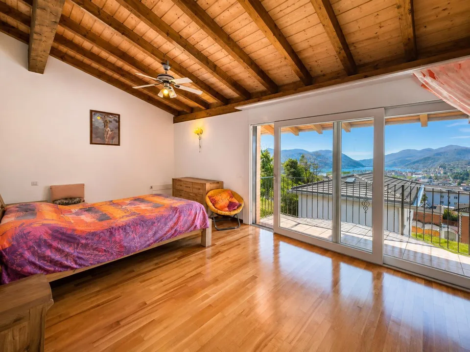 Casa unifamiliare con giardino e piscina a Bioggio